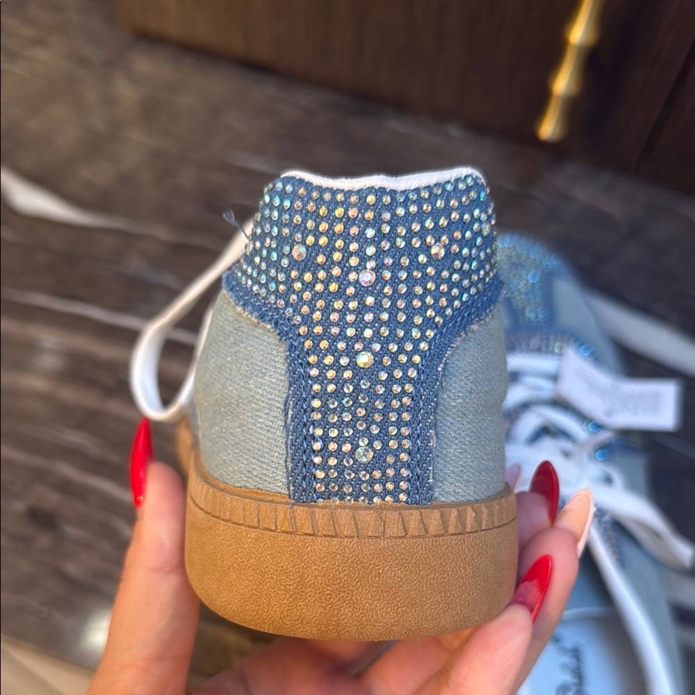 Stylish Blue Athletic Shoes with Rhinestone Accents - Picture 14 of 17